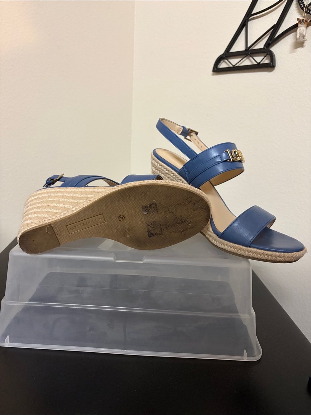 Liz Claiborne Periwinkle Blue Leather Slingback Wedge Sandals with Gold Accent - Picture 3 of 4